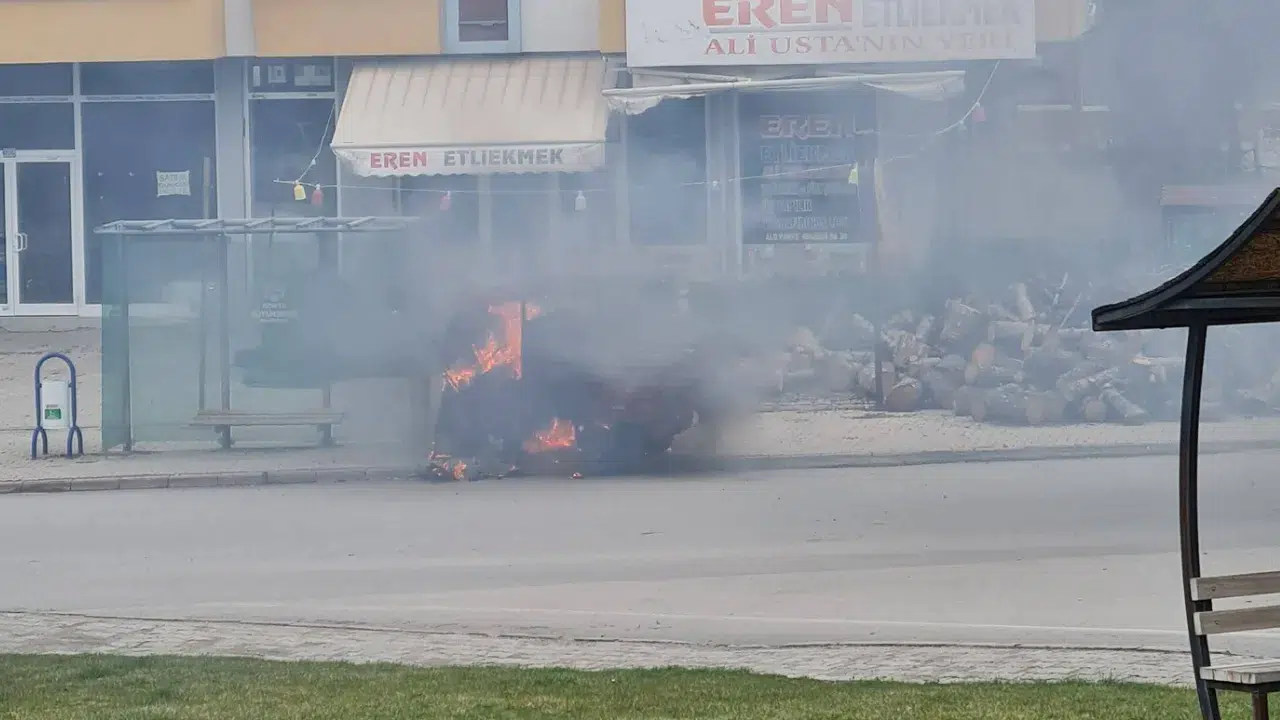 Konya’da korku dolu anlar : Elektrikli motosiklet alev alev yandı