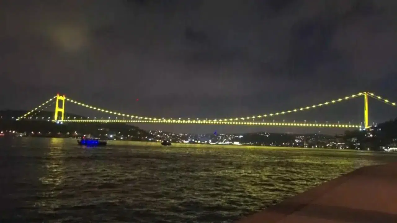Fatih Sultan Mehmet Köprüsü neden sarı renge büründü? Endometriozis nedir?