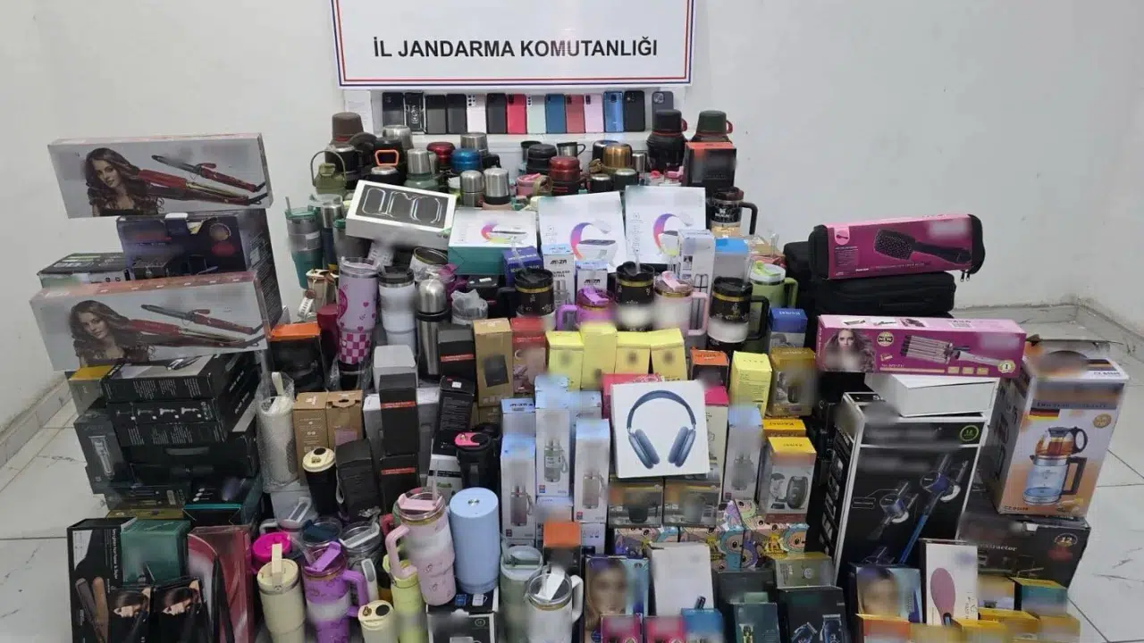 Gaziantep'te kaçakçılıkla mücadele : 3 milyon TL değerinde kaçak malzeme ele geçirildi