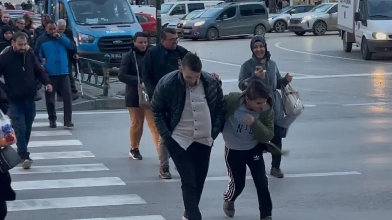 Bursa Valiliği'nden fırtına uyarısı : Rüzgarın hızı 70 kilometreyi bulacak