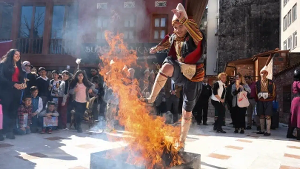Nevruz Bayramı nedir, nasıl kutlanır? Baharın müjdecisi Nevruz'un anlamı ve binlerce yıllık gelenekleri!