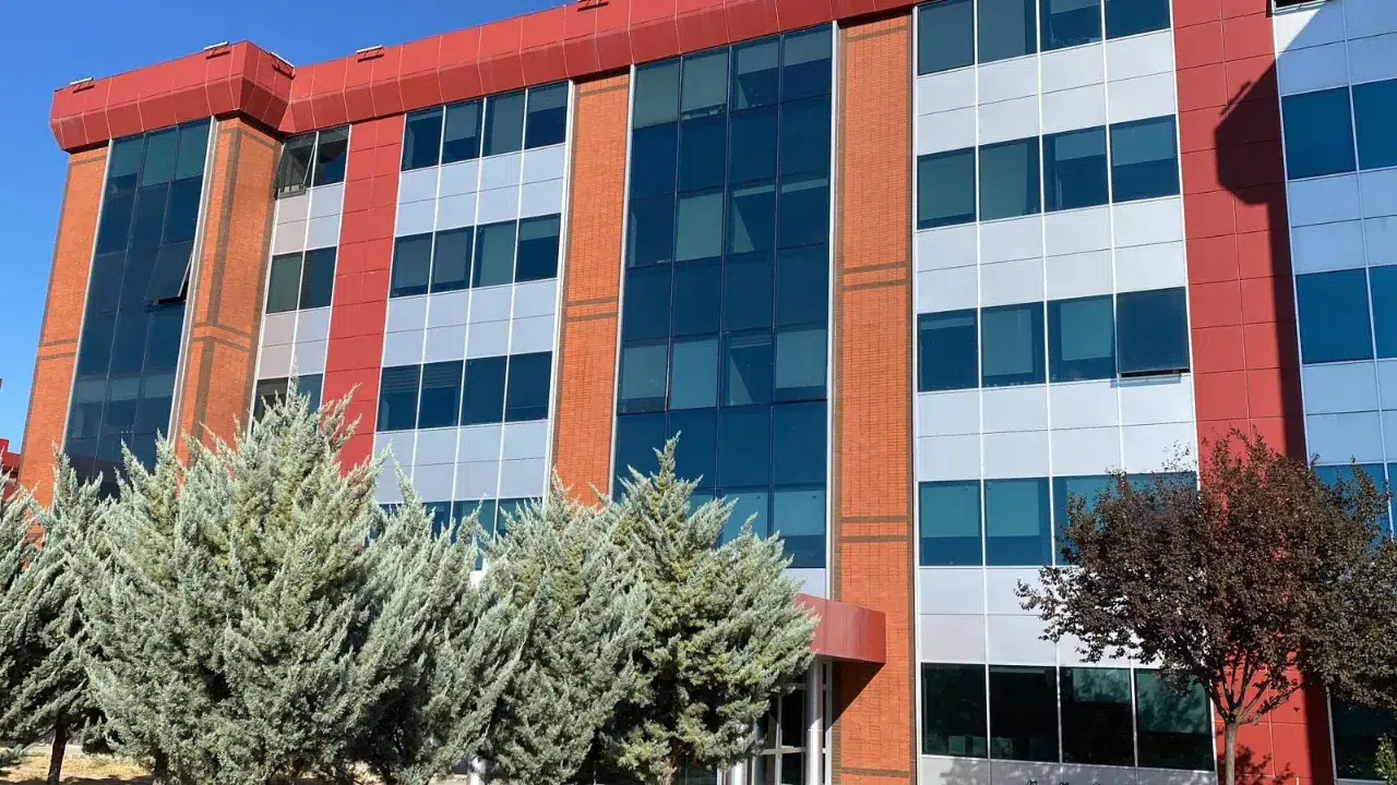 Burdur Mehmet Akif Ersoy Üniversitesi'nde taciz skandalı : Öğretim görevlisi meslekten atıldı