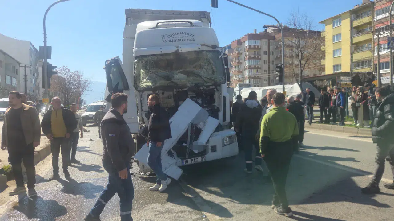 Bursa Orhangazi'de zincirleme kaza : 5 yaralı
