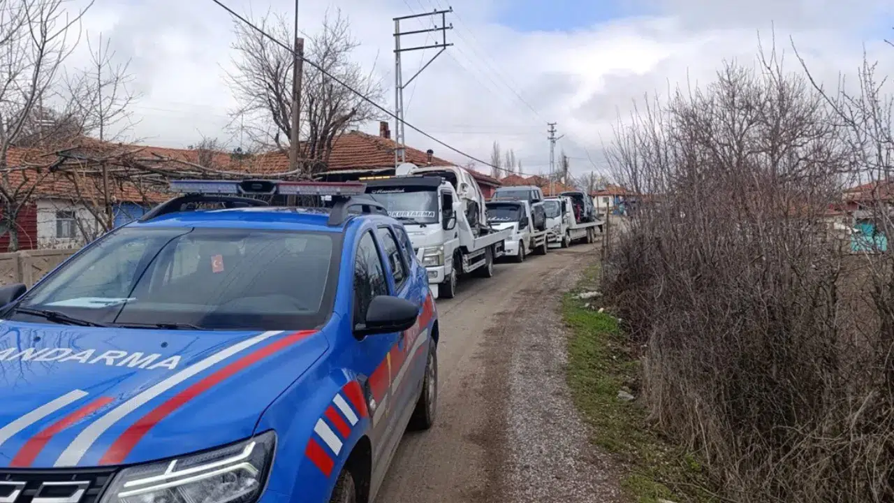 Yozgat merkezli 5 ilde çalıntı araç operasyonu : Parçalanmış otomobiller ele geçirildi