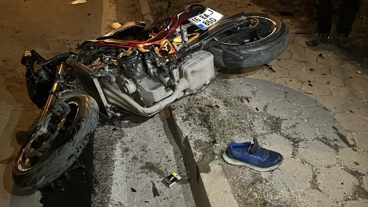 Eskişehir'de feci kaza : 20 yaşındaki motosikletli öldü