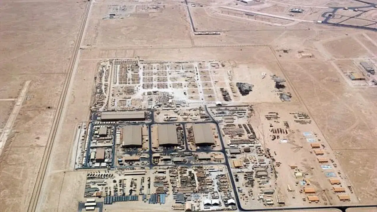 İran, Kuveyt'teki ABD üssünü İHA ve füzelerle vurdu