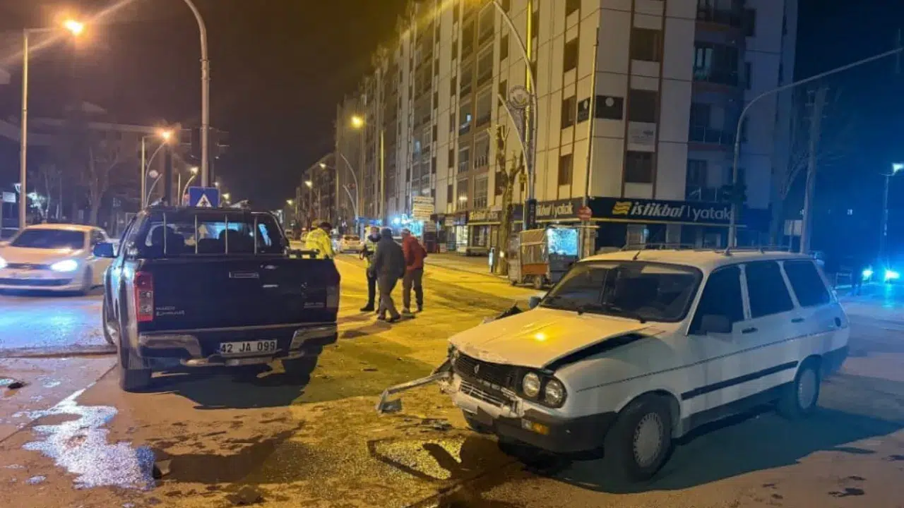 Konya'da kaza : Otomobil ile kamyonet çarpıştı, 1 kişi yaralandı