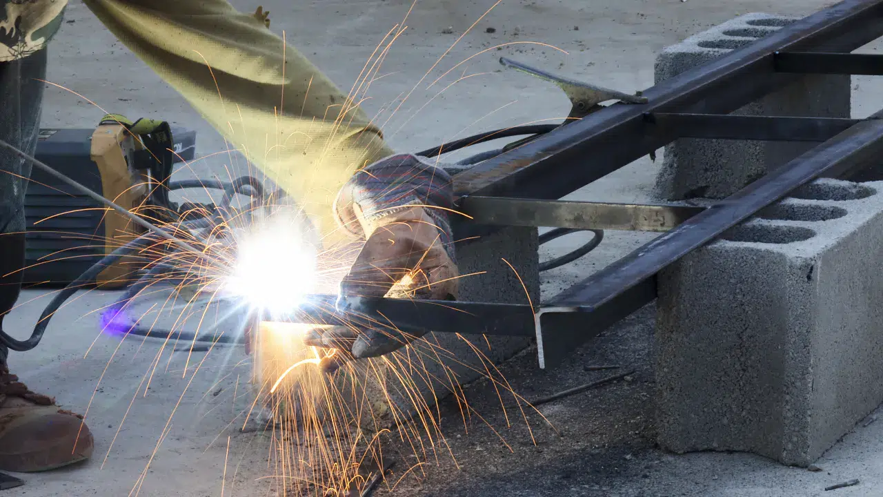 Tehlikeli işlerde çalışanlar dikkat : Mesleki Yeterlilik Belgesi zorunluluğu getirilen yeni meslekler belli oluyor