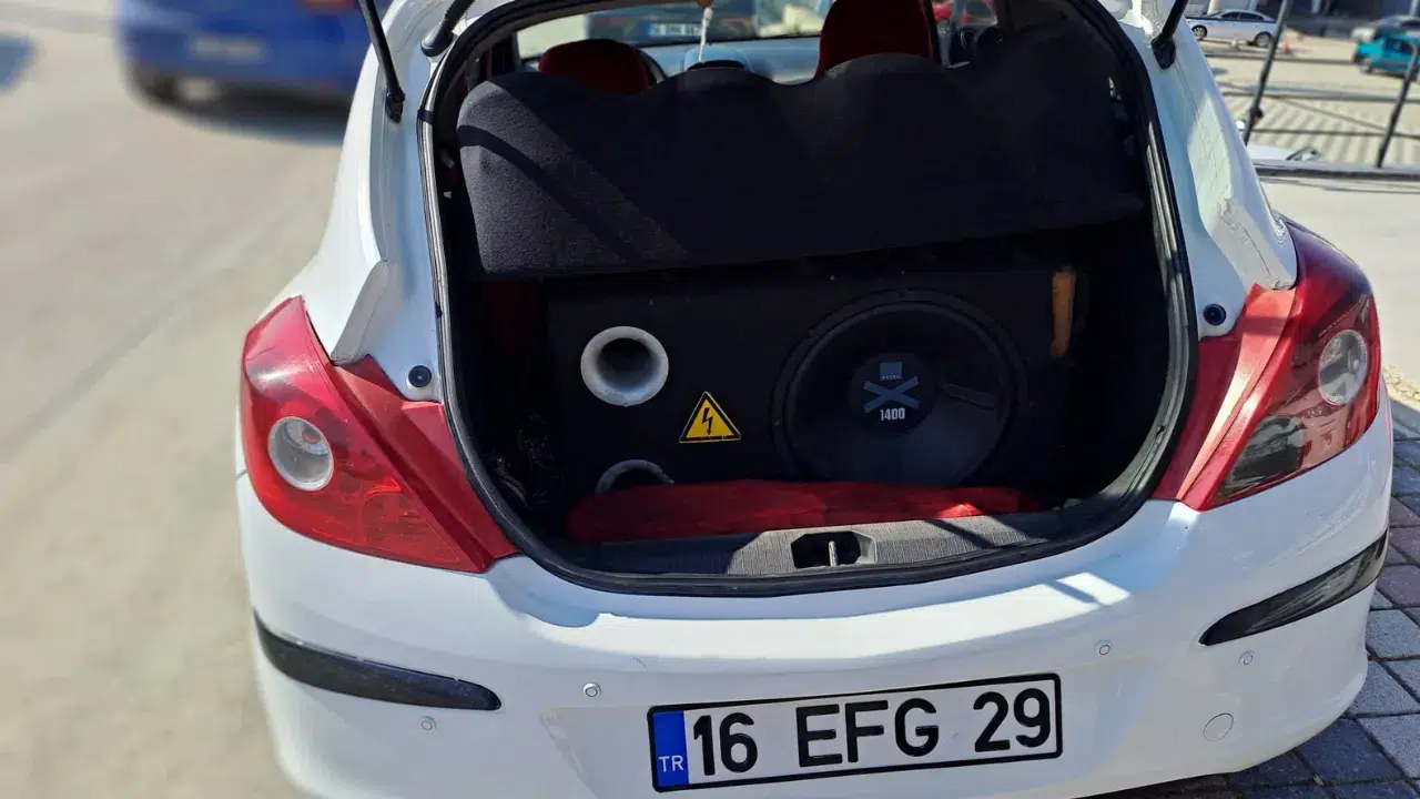 Bursa'da araçta ses sistemi bulunan sürücüye ceza yağdı, trafikten men edildi