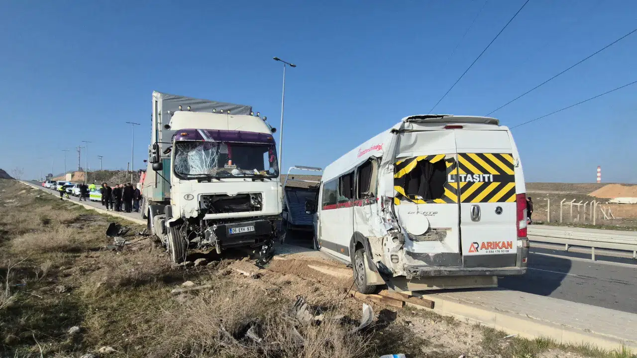 Eskişehir'de zincirleme trafik kazası : Toplam 12 kişi yaralandı