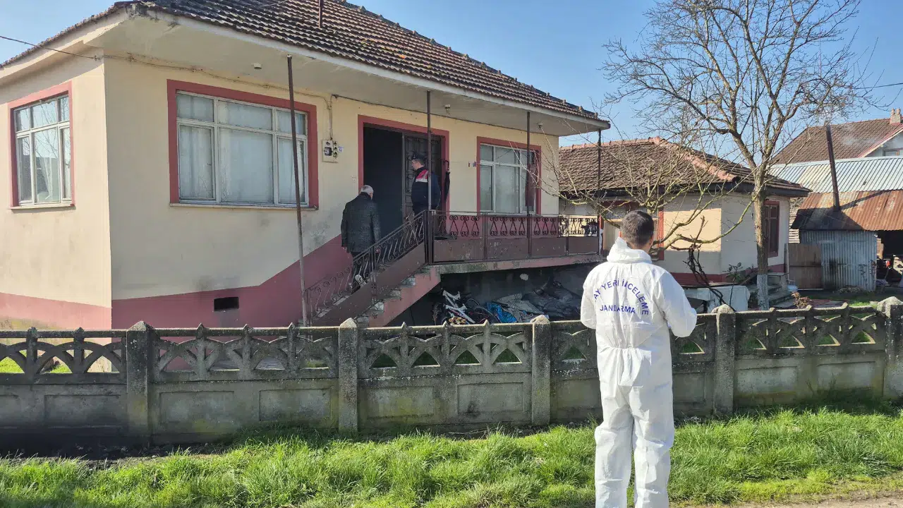 Düzce'de sobadan sızan duman nedeniyle 1 kişi öldü, 3 kişi hastaneye kaldırıldı