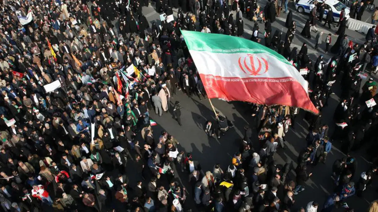 İran'da geçici Liderlik Konseyi toplandı