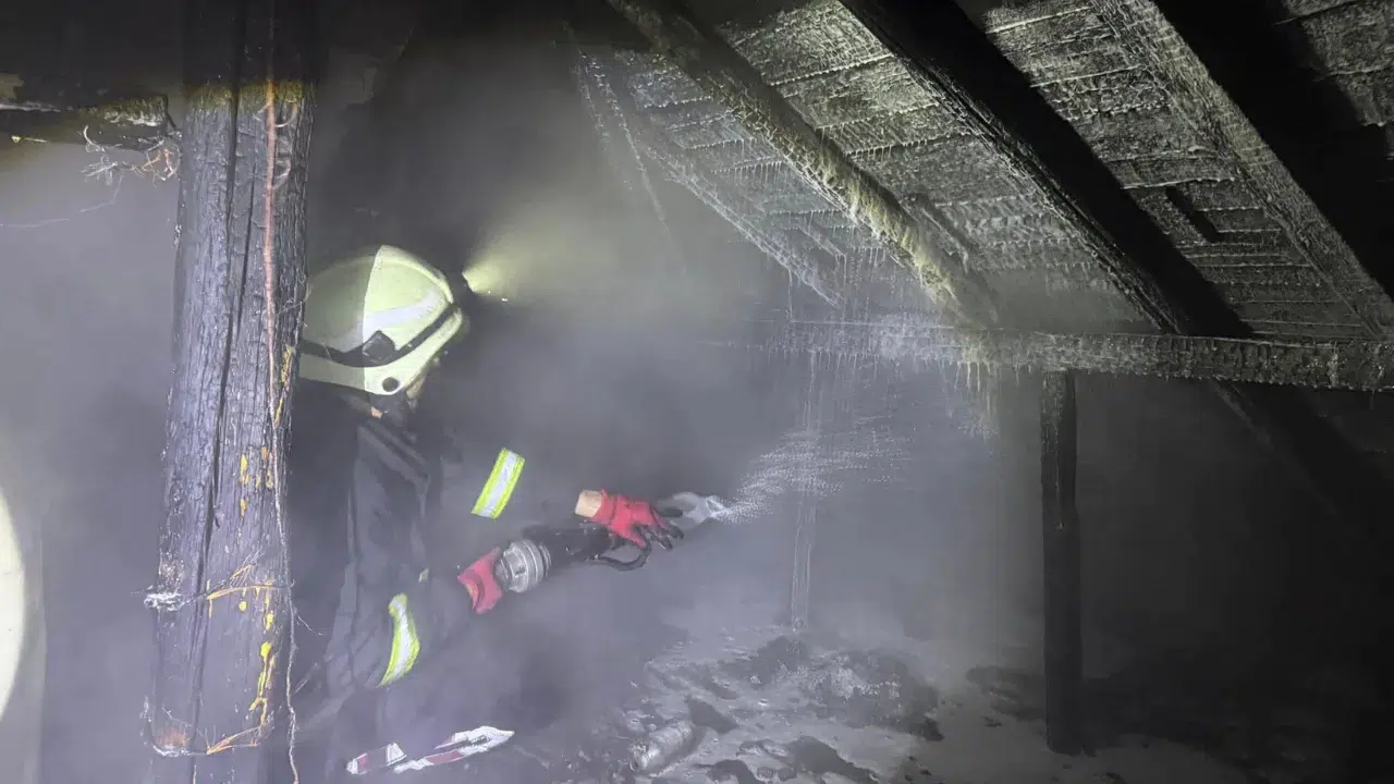 Bolu'da 2 katlı ev alevlere teslim oldu