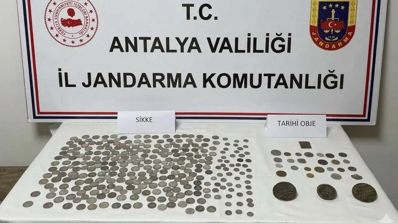 Kaş'ta tarihi eser operasyonu : Çok sayıda obje ele geçirildi
