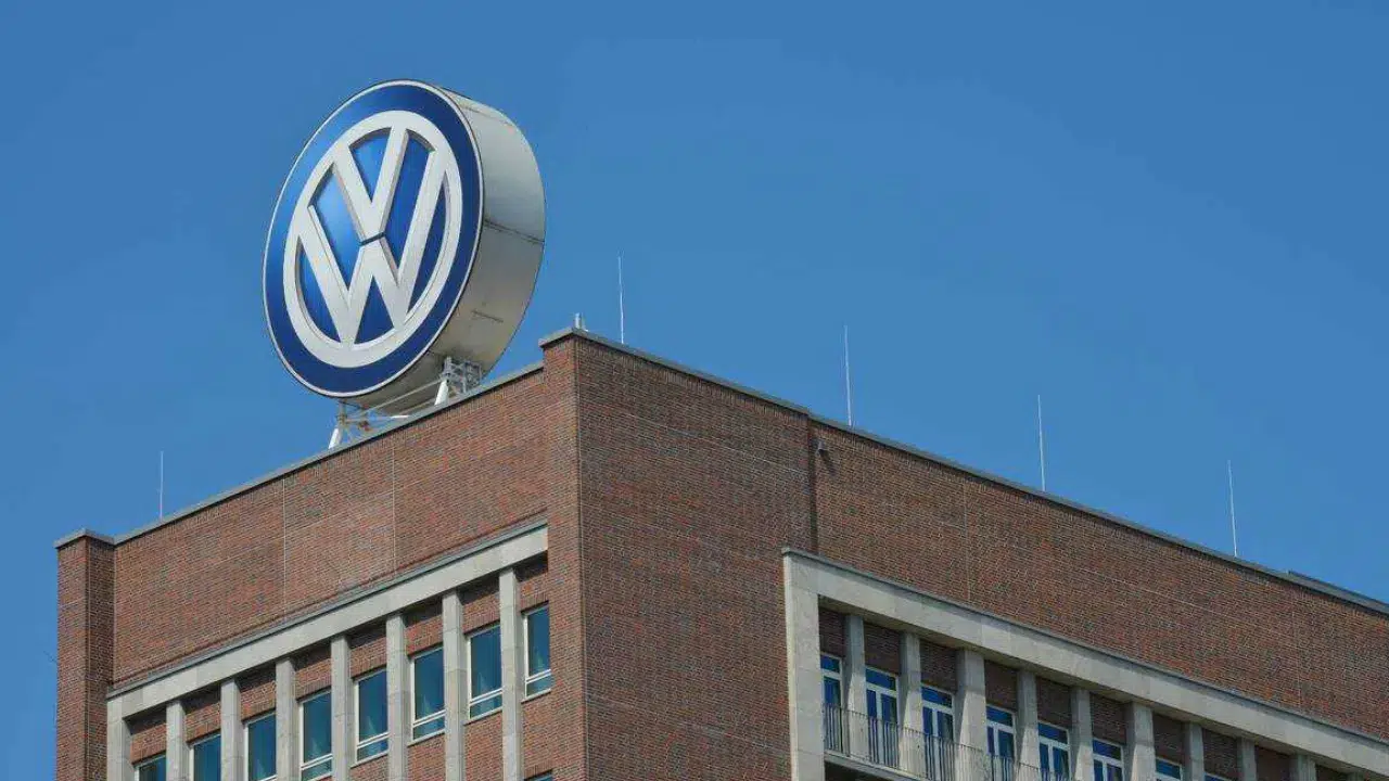 Volkswagen 50 bin çalışanını işten çıkarıyor : Alman otomotiv devinde kriz derinleşti