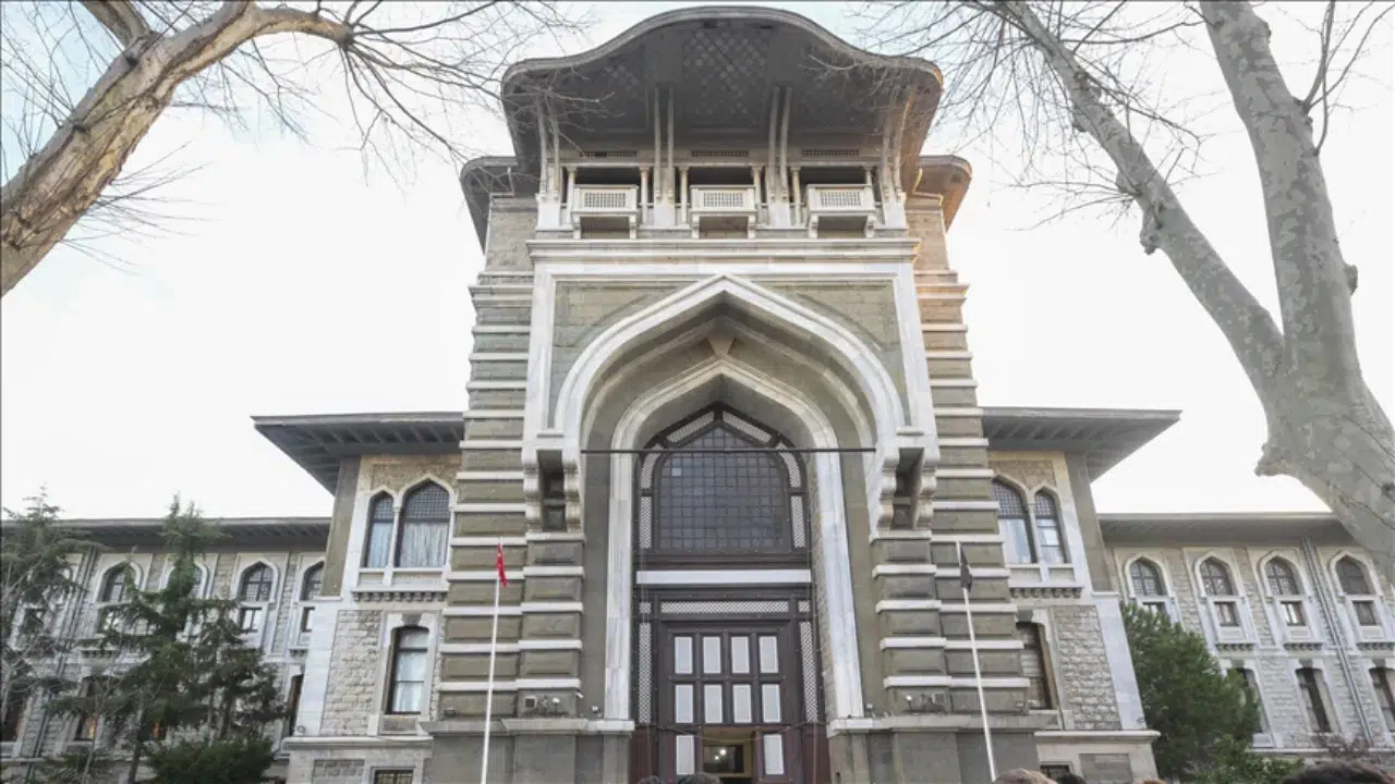 İstanbul Erkek Lisesi soruşturmasında , müdür ve 4 müdür yardımcısının görevi sonlandırıldı