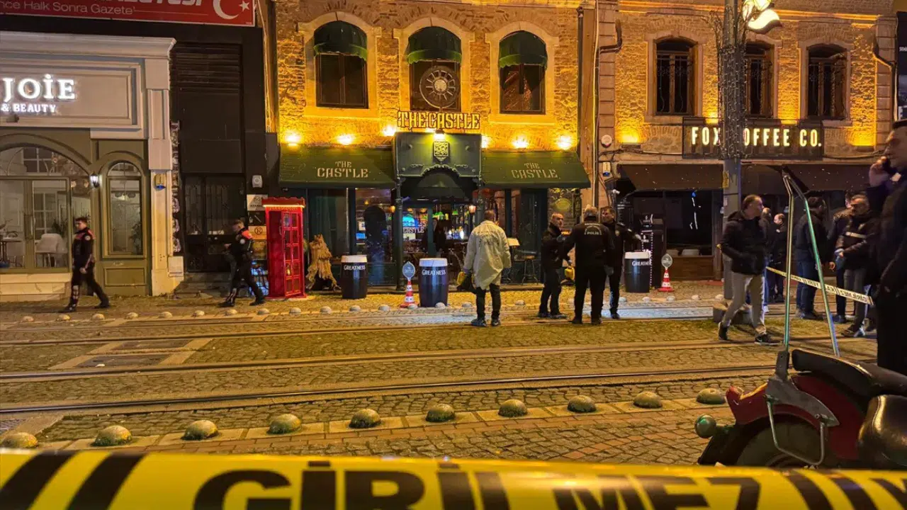 Kocaeli'de eğlence mekanına silahlı saldırı : 2 ölü, 3 yaralı