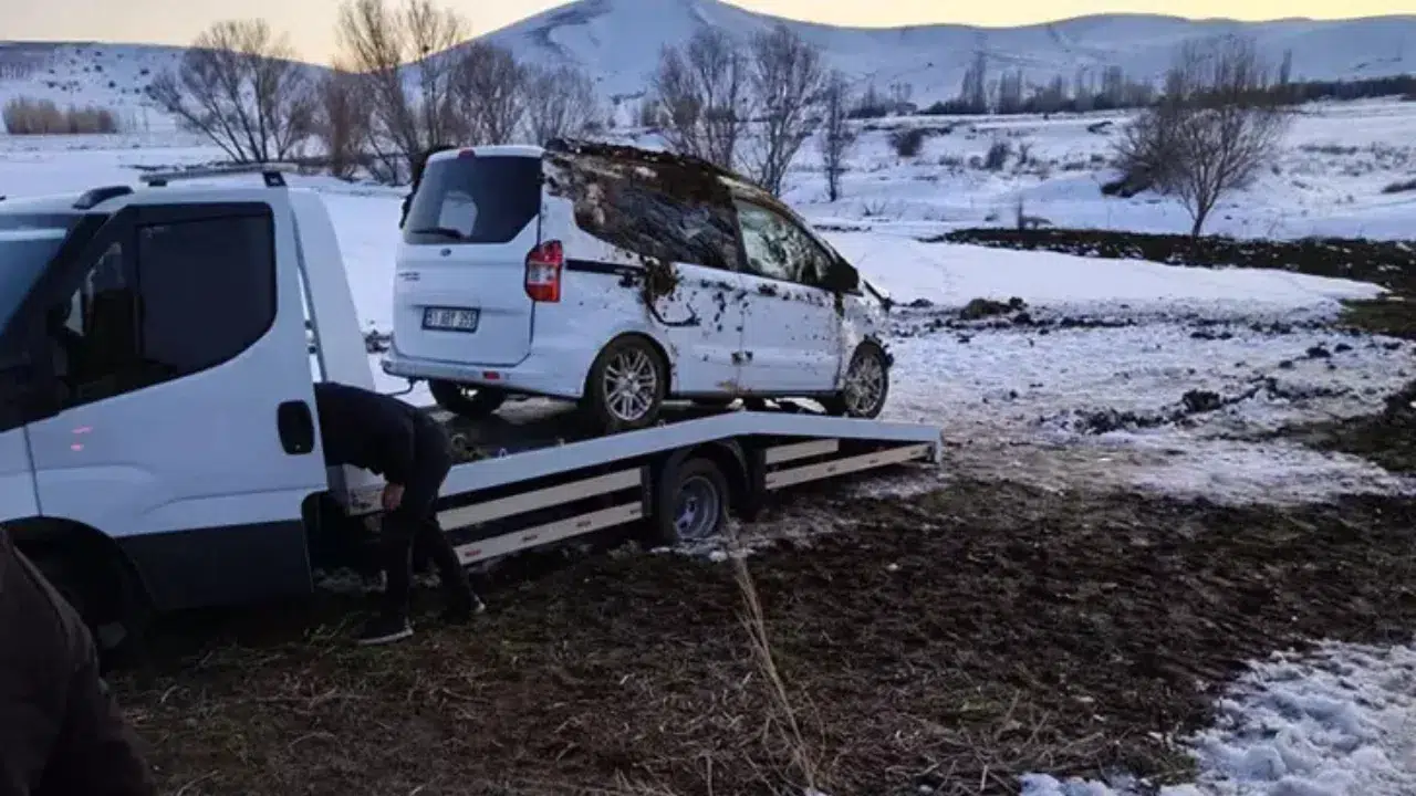Niğde'de ticari araç takla attı : 4 yaralı