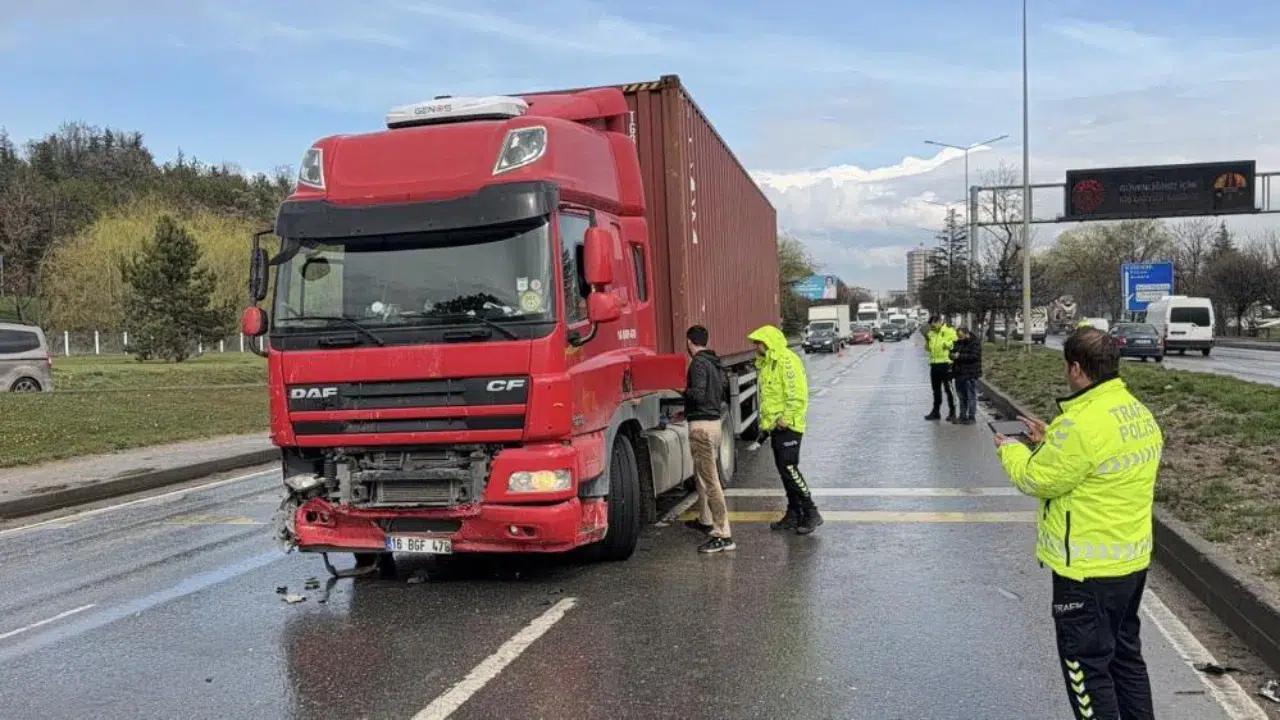 Eskişehir'de 4 araçlı zincirleme trafik kazası : 1 yaralı