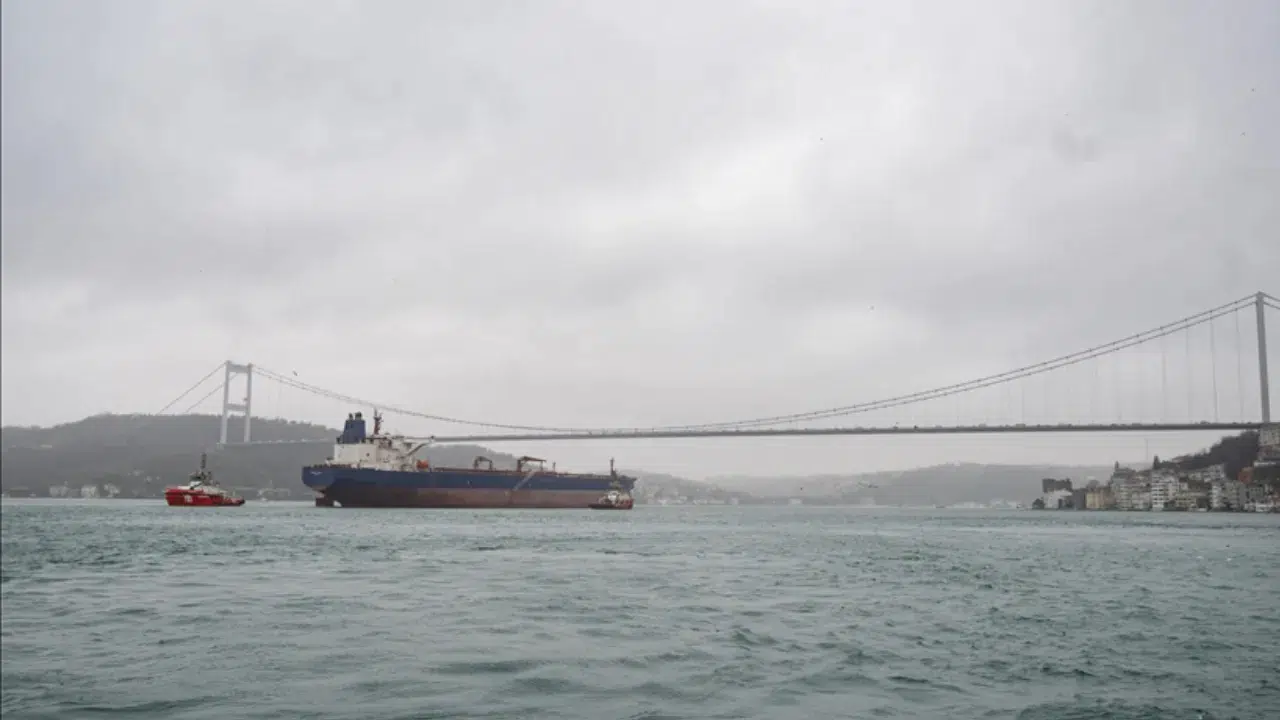 İstanbul Boğazı’nda gemi trafiği çift yönlü kapatıldı