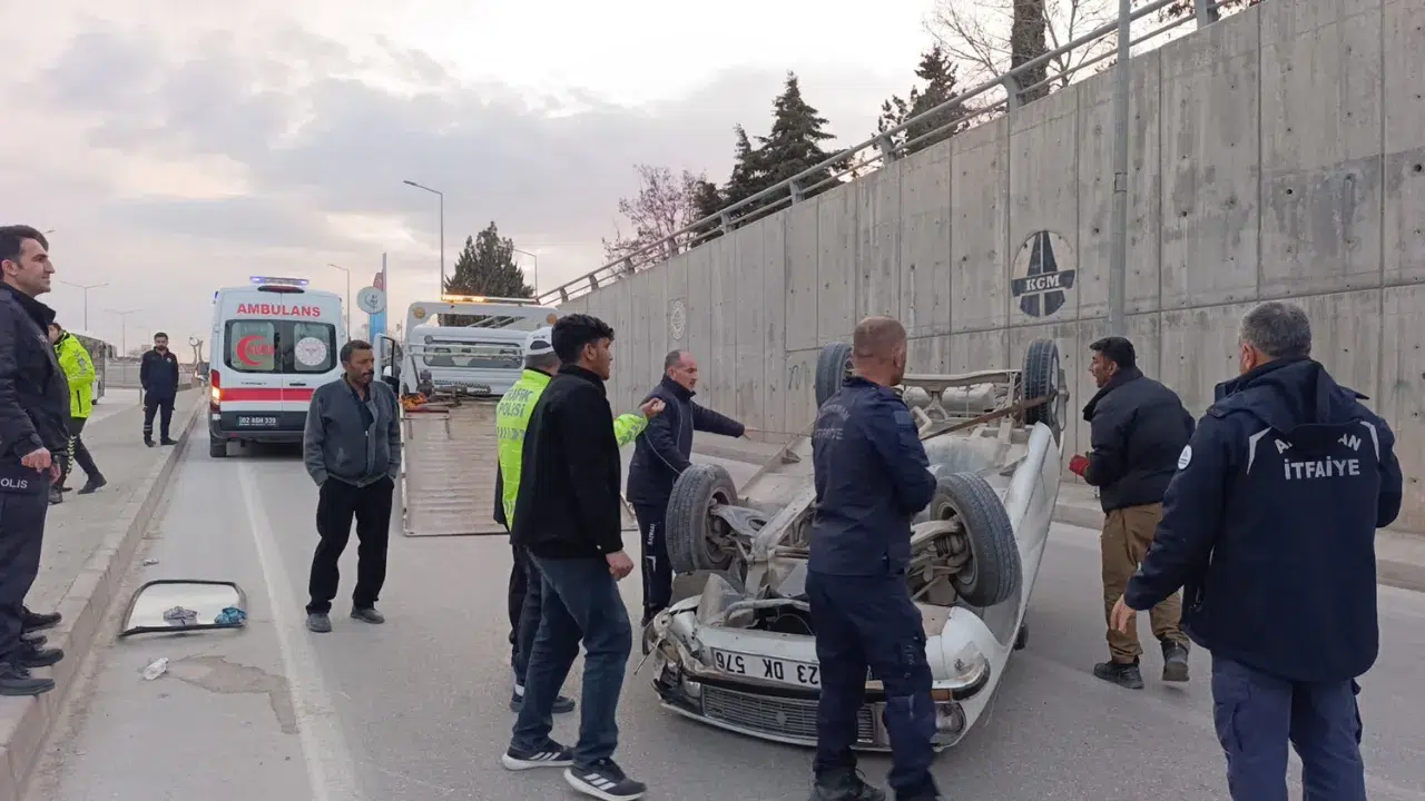 Adıyaman'da kaza : Otomobil takla attı, 3 kişi yaralandı