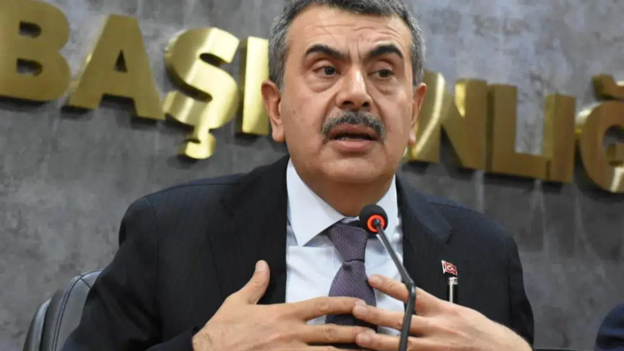 Bakan Tekin'den CHP'ye sert tepki : Ülkem adına utanıyorum