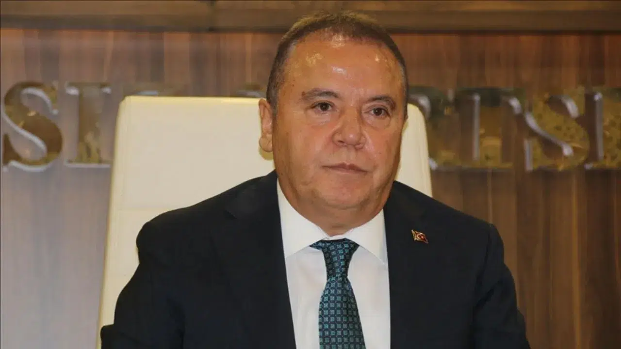 Antalya'da rüşvet ve yolsuzluk soruşturması : Muhittin Böcek'in duruşması başladı