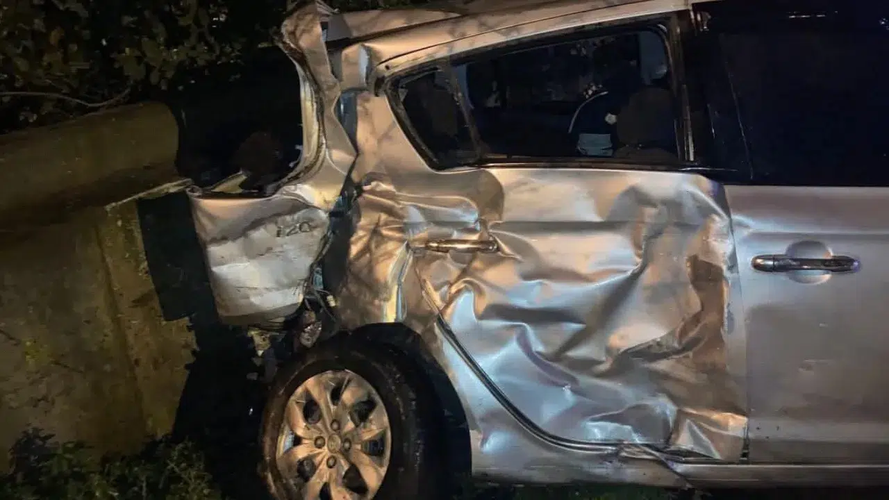 Hatay Dörtyol'da kaza : Otomobil devrildi