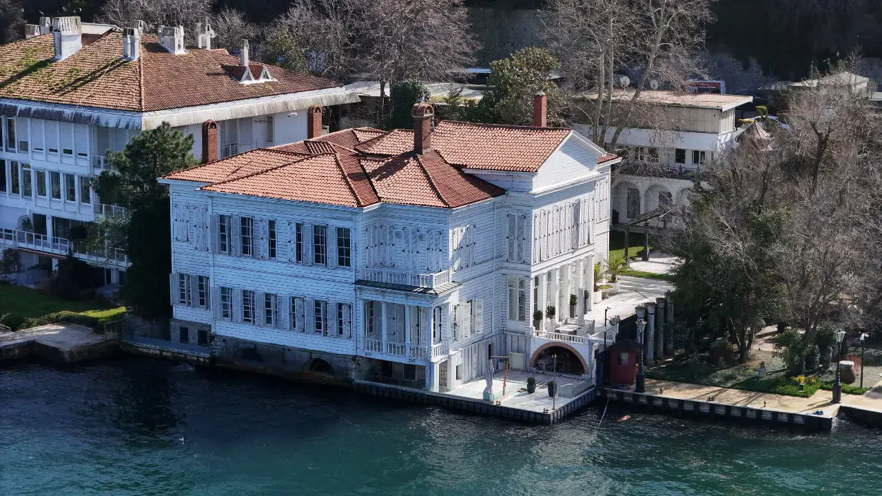 Kurtlar Vadisi'nin simge yalısı satışa çıktı : Abud Efendi Yalısı'nın fiyatı dudak uçuklattı