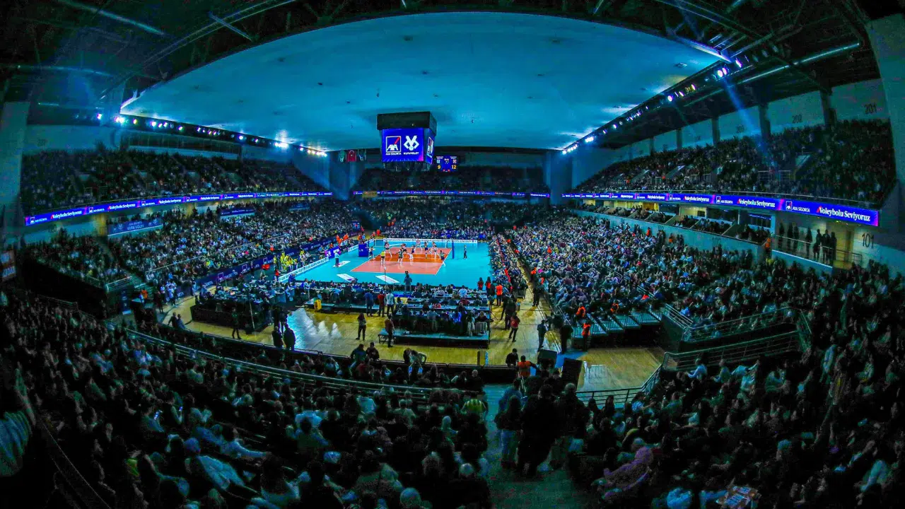 Kupa Voley'de dev final : Eczacıbaşı Dynavit ve VakıfBank şampiyonluk için parkeye çıkıyor