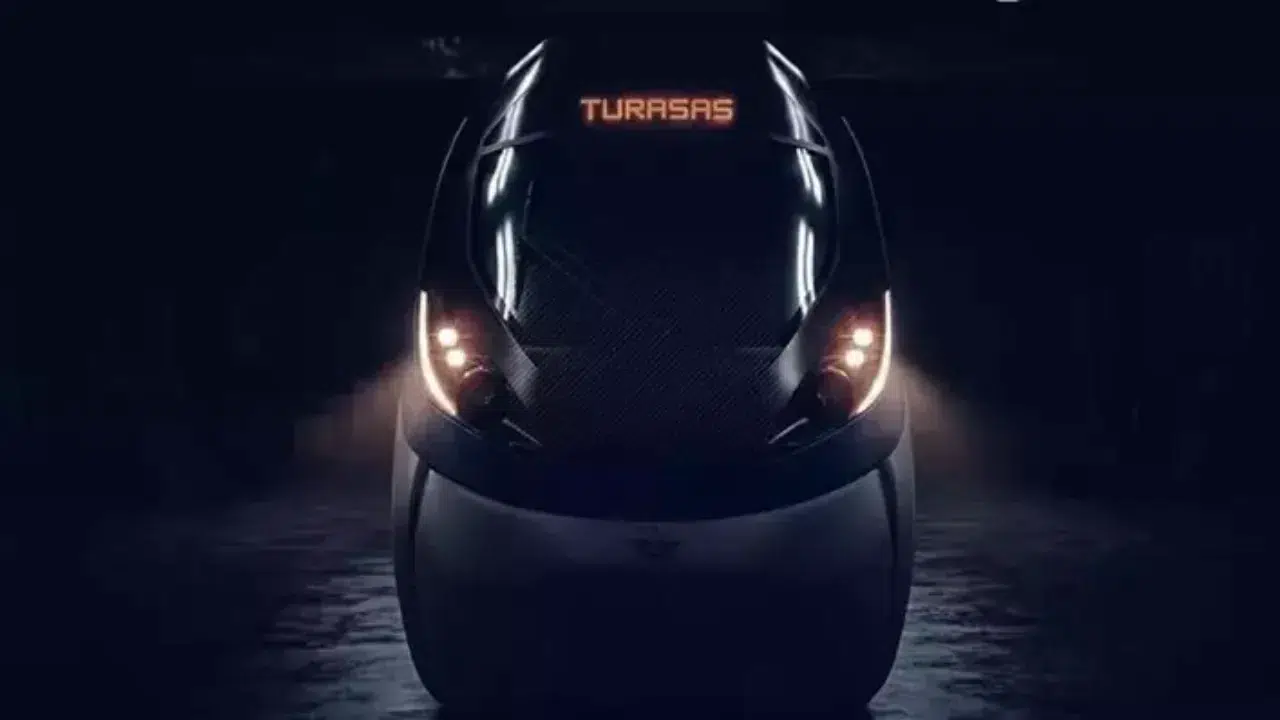 Türkiye’nin ilk milli elektrikli hızlı treni raylara iniyor