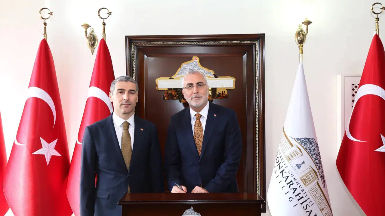 Bakan Vedat Işıkhan'dan Afyonkarahisar Valiliği'ne ziyaret