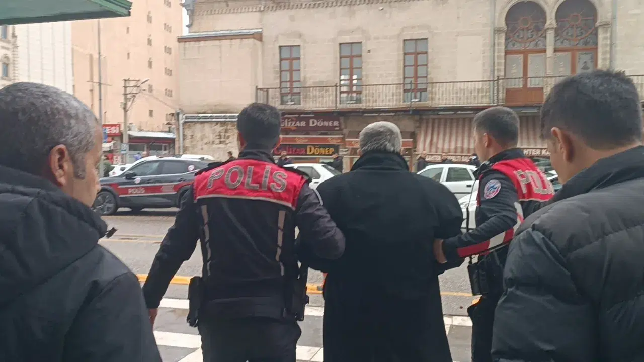 Şanlıurfa'da alacak-verecek meselesi : Ağabey, kardeşini silahla vurdu