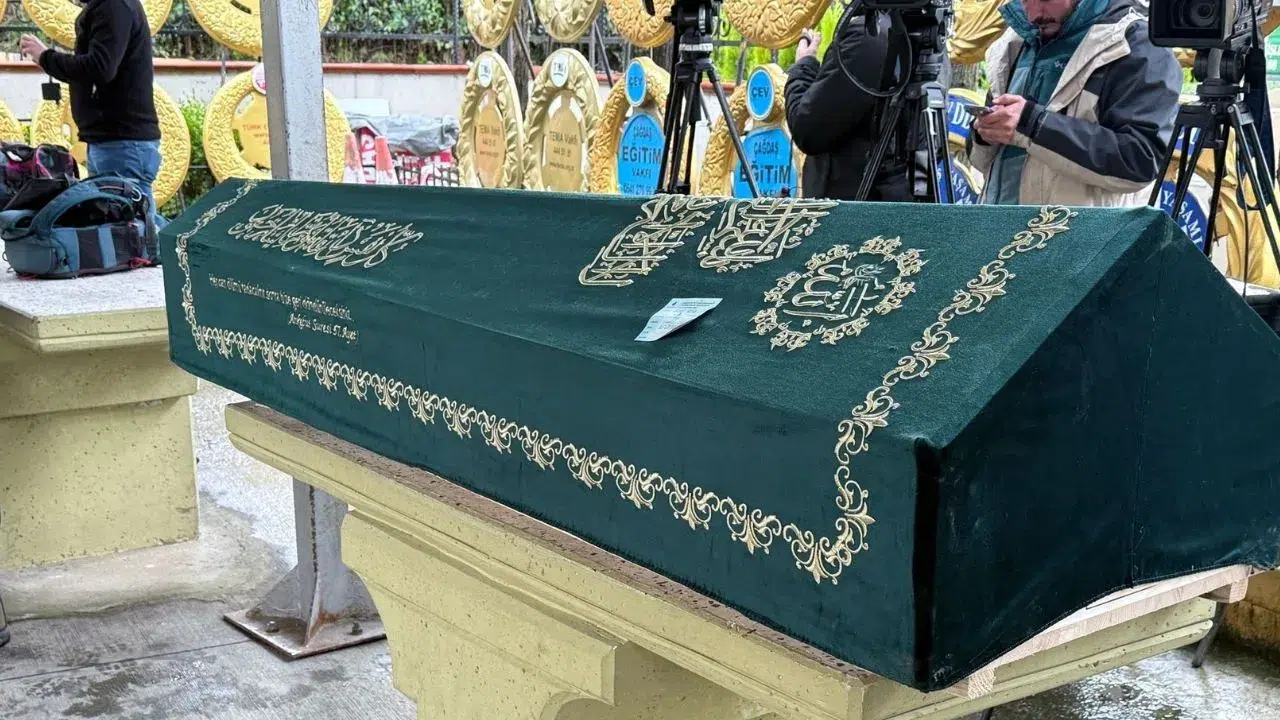 Yapımcı Erol Köse'nin cenazesi Zincirlikuyu Camii’nde defnedildi