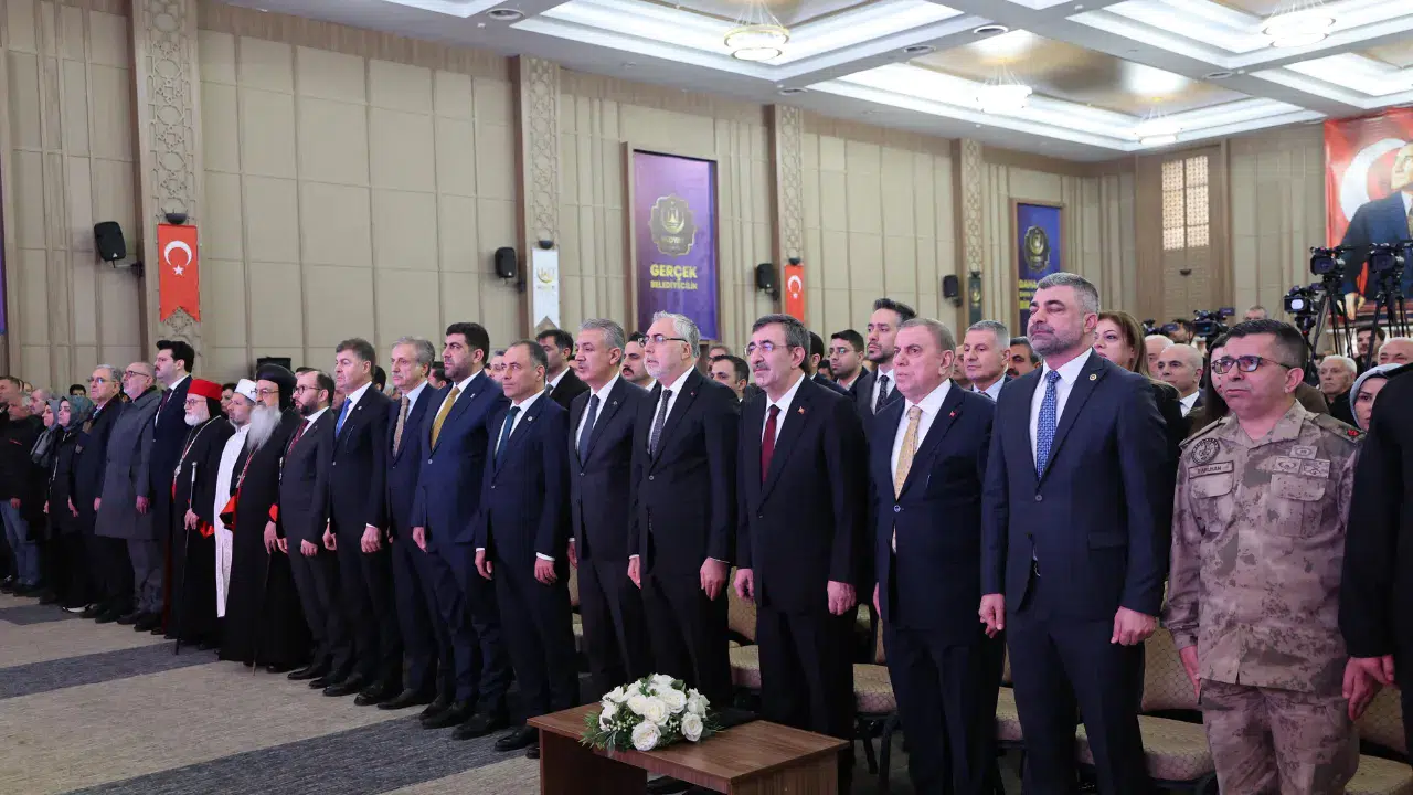 Cumhurbaşkanı Yardımcısı Yılmaz ve Bakan Işıkhan Mardin'de toplu açılış törenine katıldı