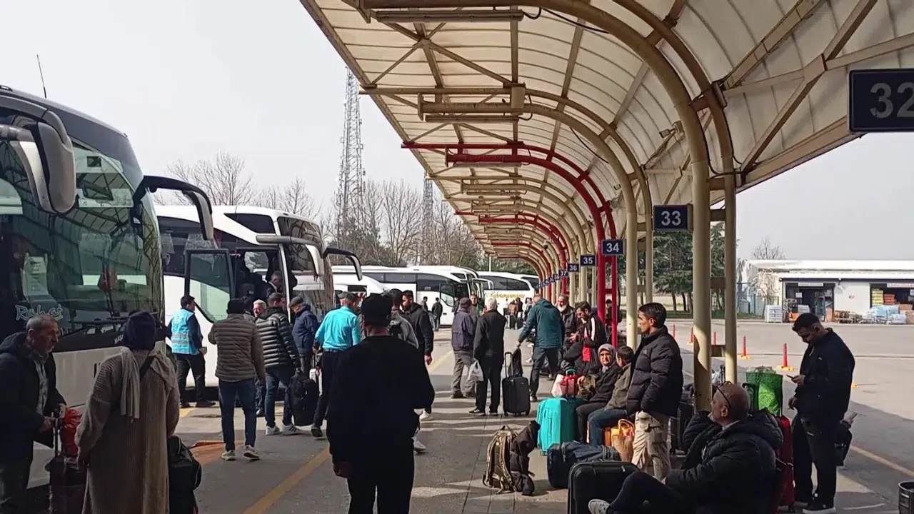Bursa'da otobüs terminallerinde bayram yoğunluğu yaşanıyor