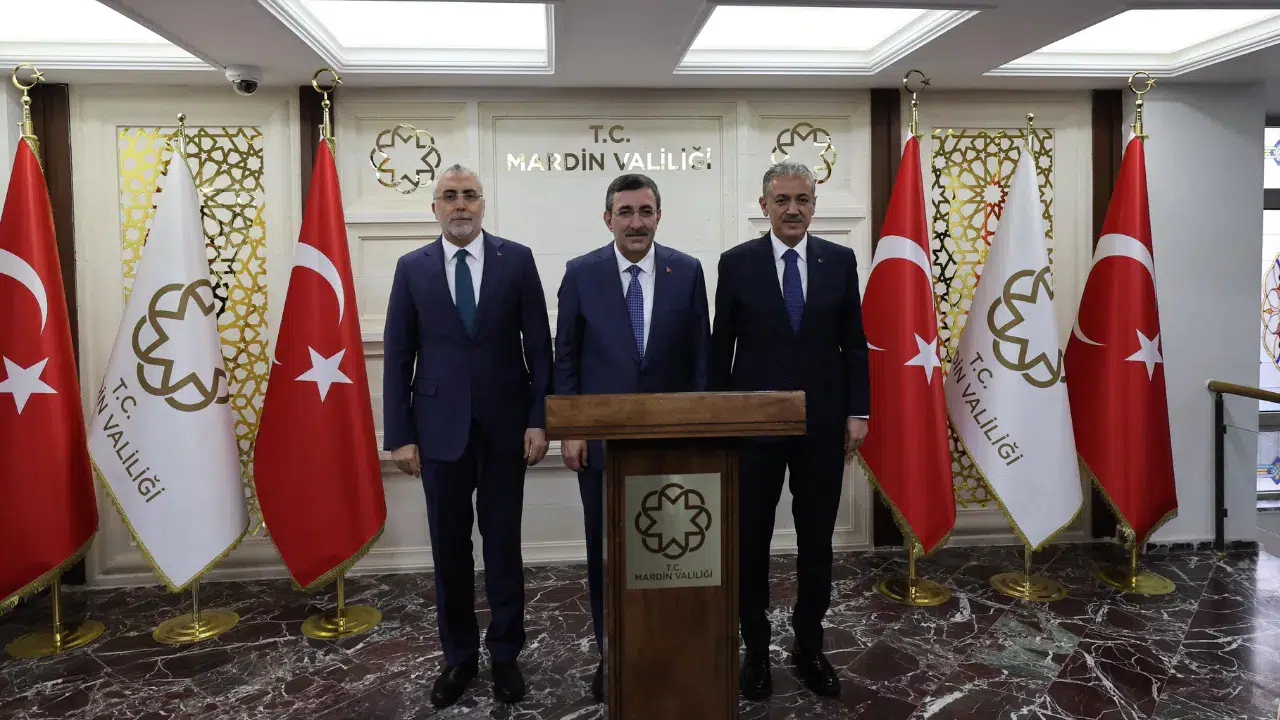 Bakan Işıkhan ve Cumhurbaşkanı Yardımcısı Yılmaz Mardin’de : Valilik ziyareti gerçekleşti