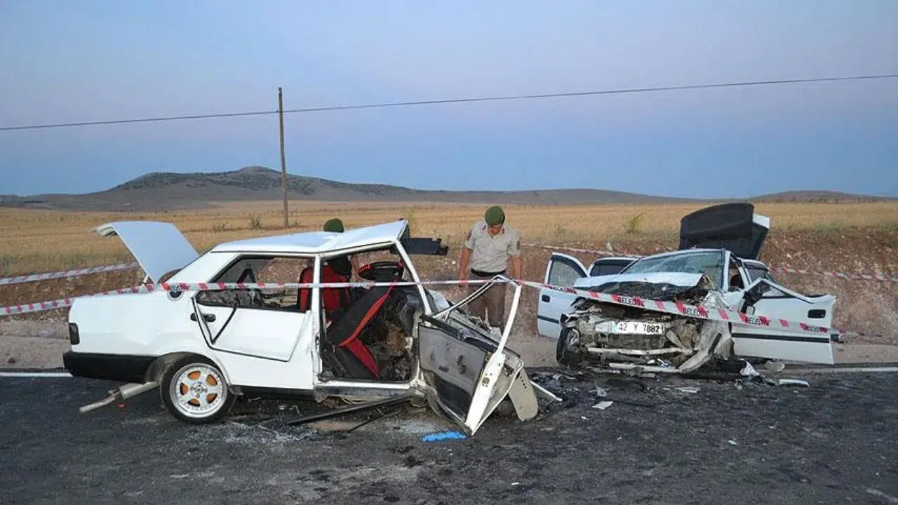 Diyarbakır'da düğün konvoyunda kaza paniği : 3 kişi yaralandı