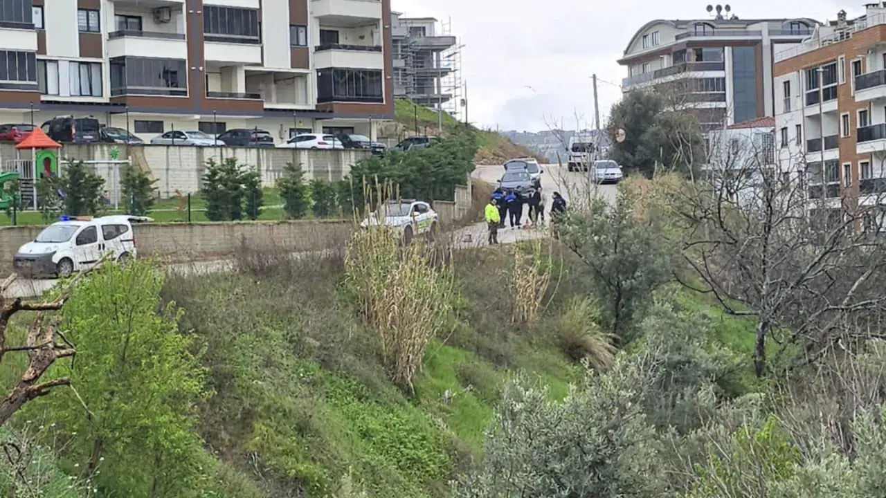 Bursa'da yağışlar nedeniyle yol çöktü
