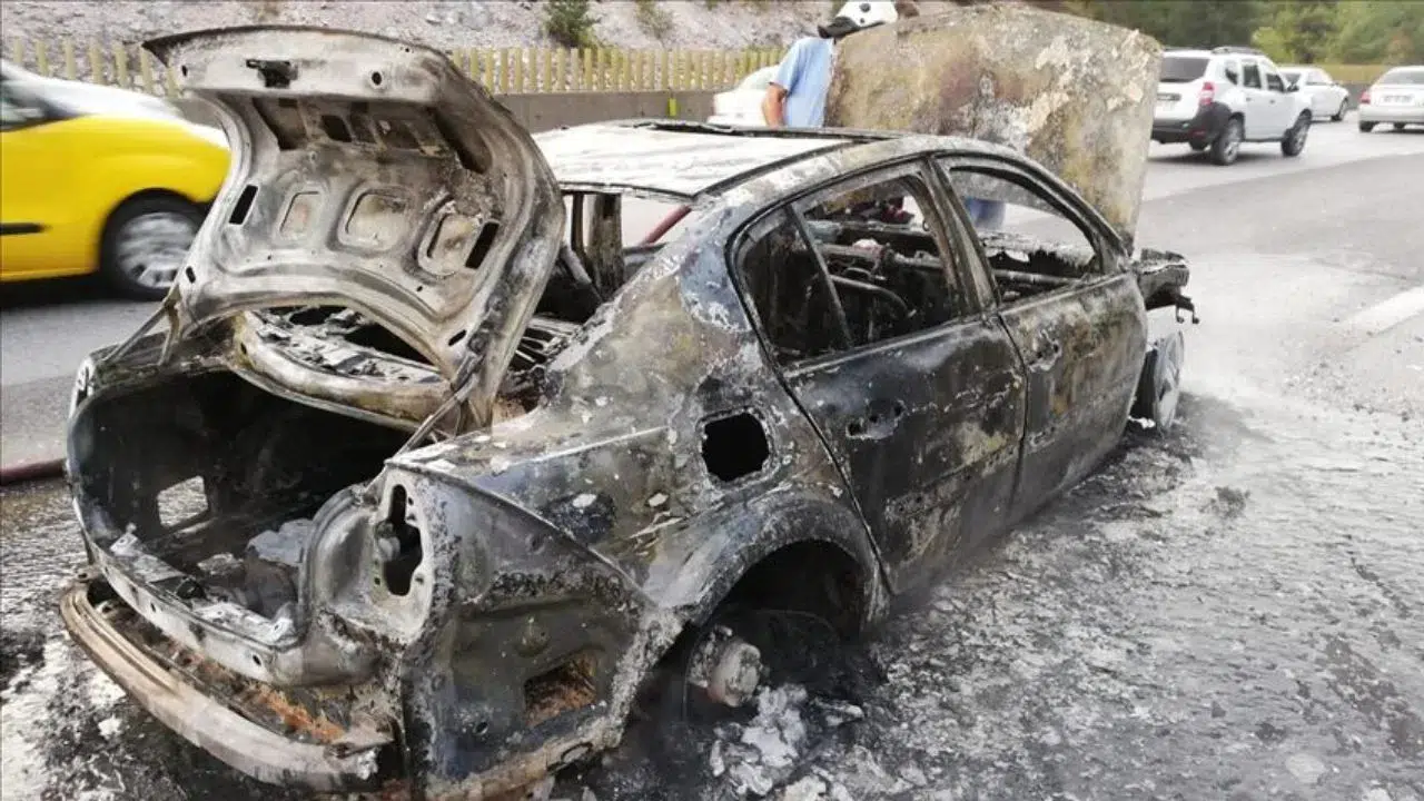 Adapazarı'nda akılalmaz olay : Yanan araçtan insan kemikleri çıktı !