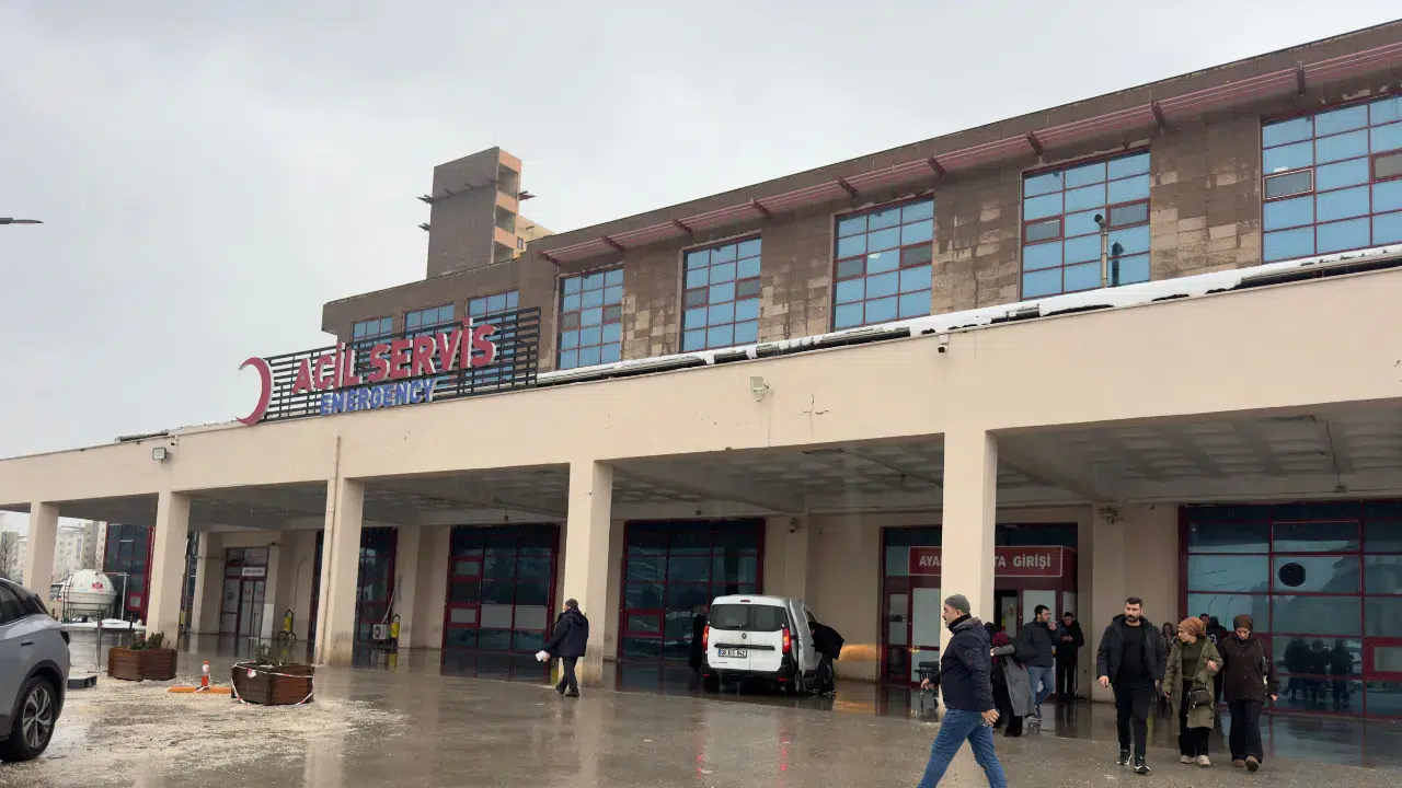 Diyarbakır'da taşlı sopalı kavga : 2 kişi yaralandı