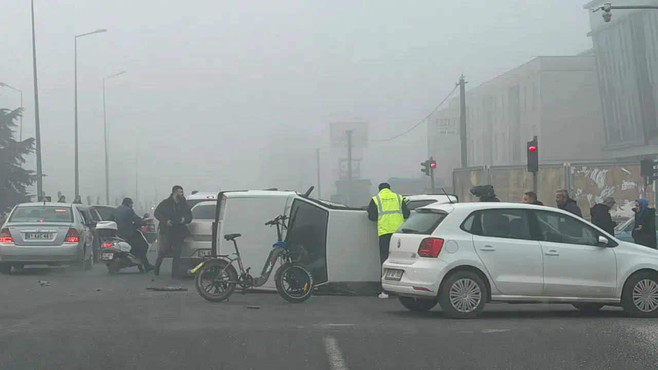 Düzce'de iki otomobil çarpıştı : 4 kişi yaralandı