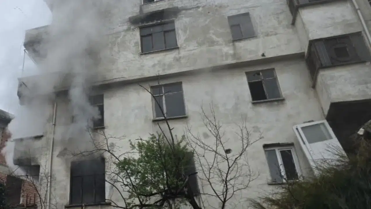 Bursa Mudanya’da apartmanda yangın paniği