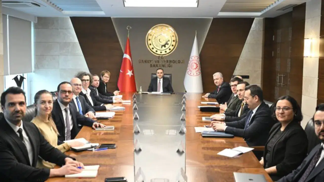 Bakan Kacır , EBRD Başkanı Renaud-Basso ile görüştü