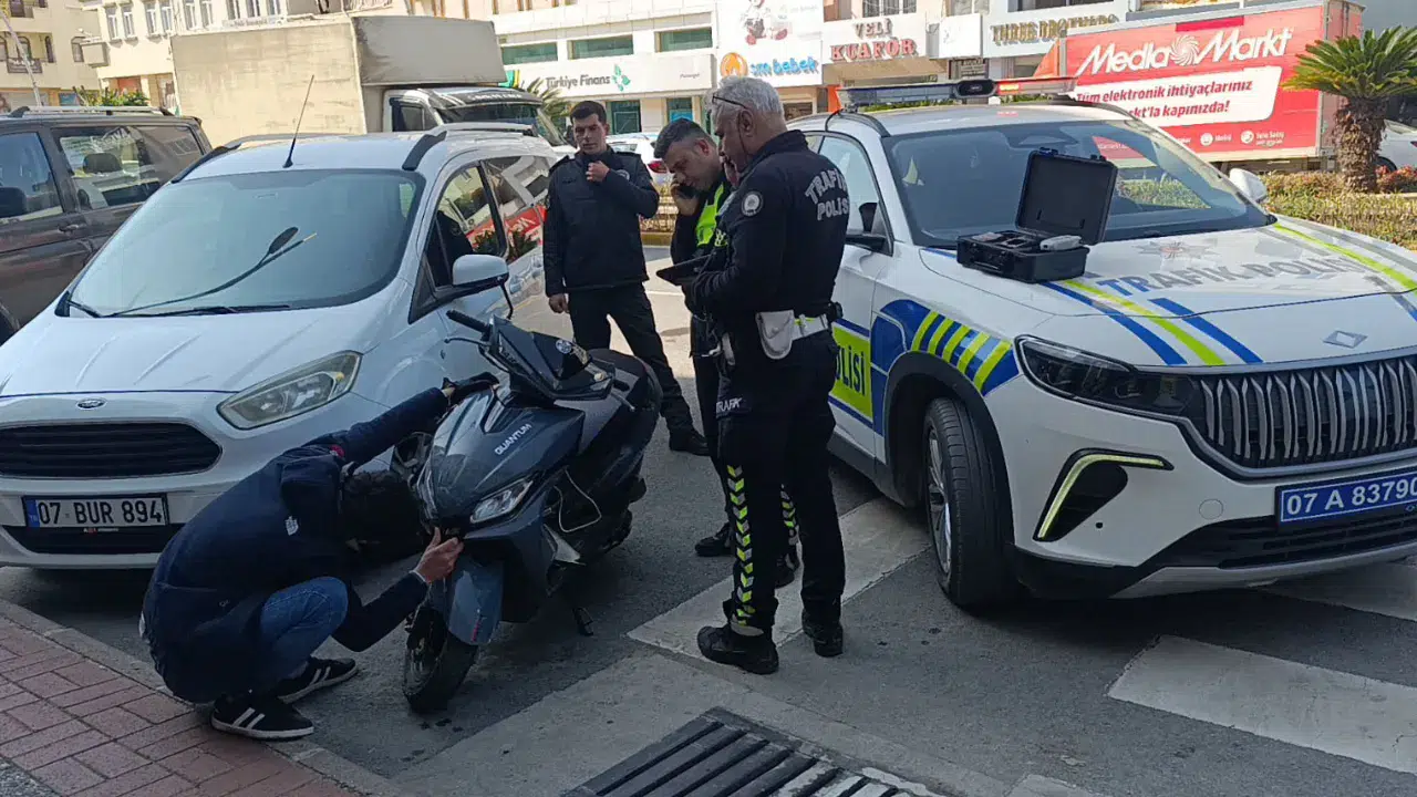 Antalya'da motosikletini deviren sürücüye ceza yağdı : Tek kazada 48 bin TL