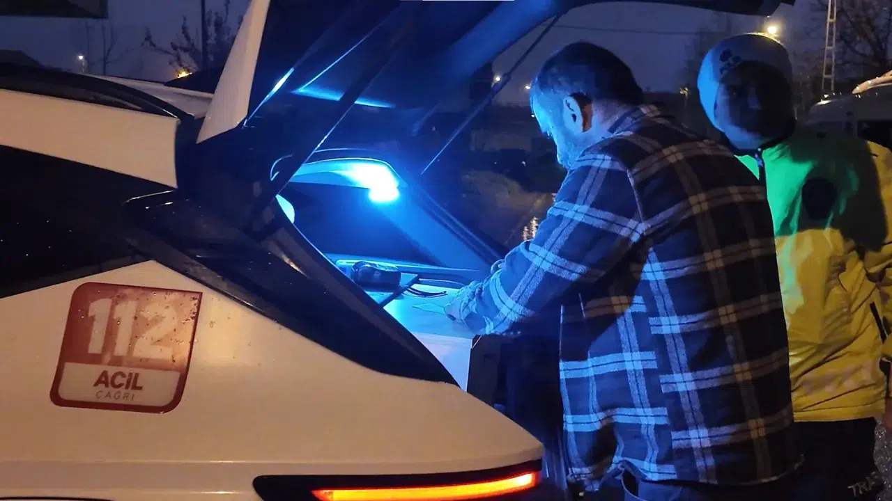 Sultanbeyli'de sürücü direksiyon başında uyuya kaldı, faciadan dönüldü