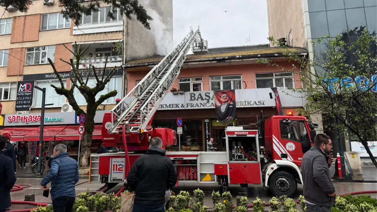 Kocaeli’de fırın yangını paniği : 3 kişi dumandan etkilendi