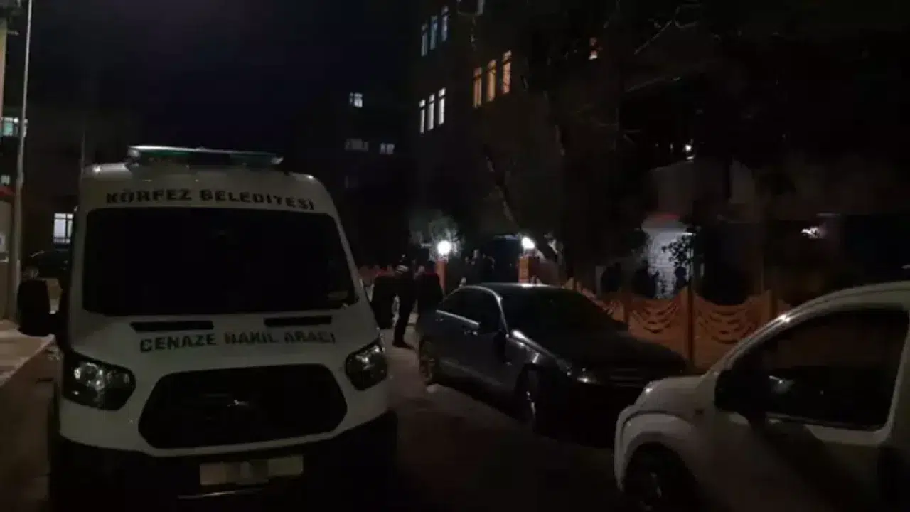 Kocaeli Körfez’de şüpheli ölüm: Evinde bıçaklanmış halde bulunan kadın hayatını kaybetti