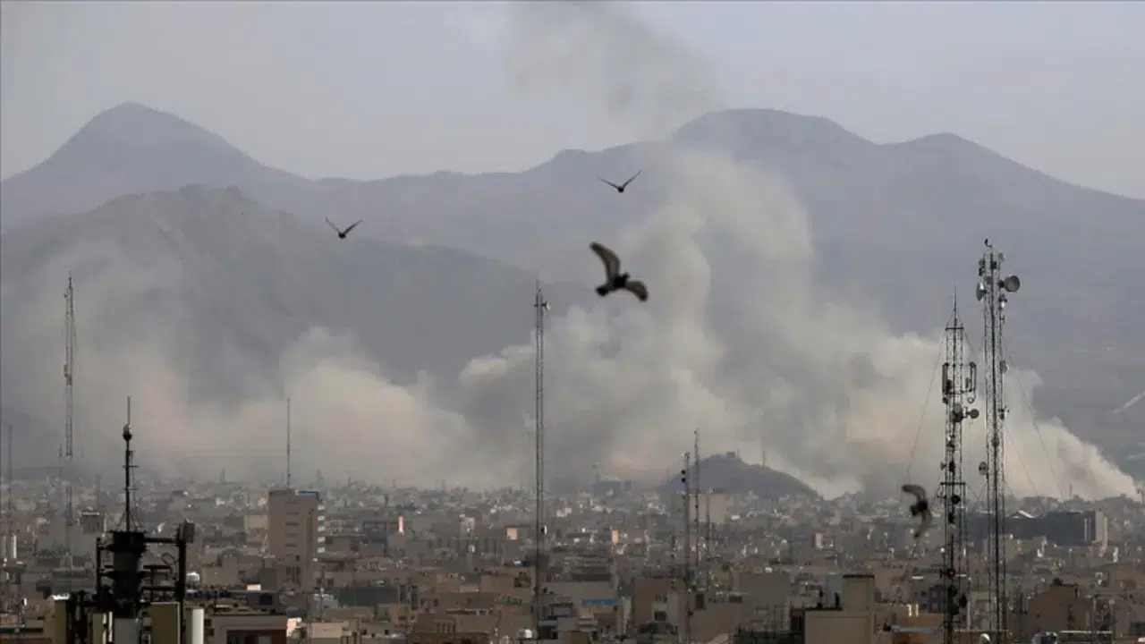 ABD ve İsrail'den İran'a saldırı : Petrol tesisi hedef alındı