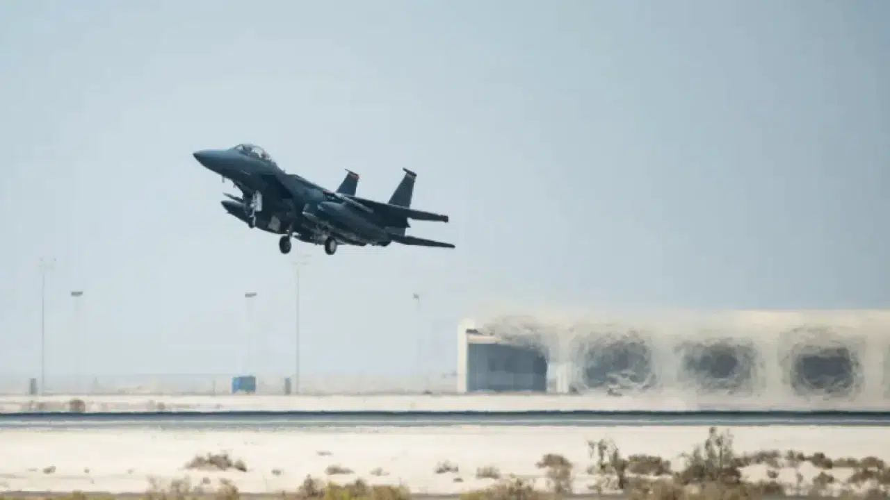 İran, BAE'deki El Dhafra Hava Üssü'ne saldırı düzenledi